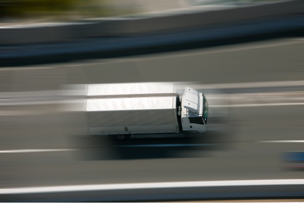 大型荷捌き場・倉庫を完備 独自の館内配送など、便利な物流システム